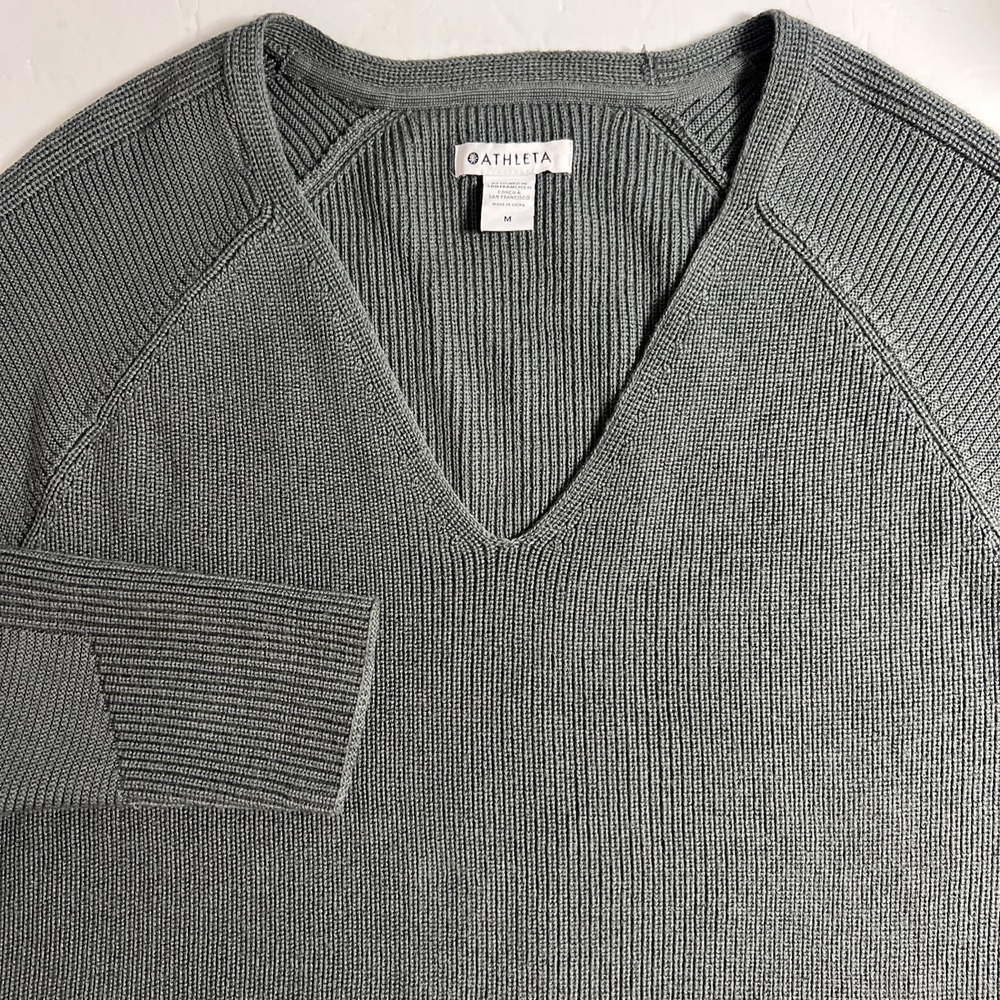 Athleta Women's Size Medium Hanover Gray V-Neck Heavy Ribbed Sweater